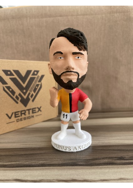 Yunus Akgün Gẩlẩtẩsẩrẩy 3D Futbolcu Taraftar Biblo Figür Erkek Hediyelik Oyuncak Sarı Kırmızı Aslan Erkek Sevgiliye Hediye Doğum Günü Hediyesi Dekorasyon Masa Süsü , Kişiye Özel Hediye