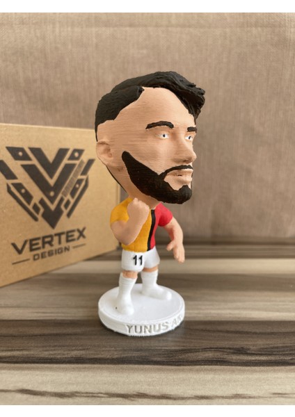 Yunus Akgün Gẩlẩtẩsẩrẩy 3D Futbolcu Taraftar Biblo Figür Erkek Hediyelik Oyuncak Sarı Kırmızı Aslan Erkek Sevgiliye Hediye Doğum Günü Hediyesi Dekorasyon Masa Süsü , Kişiye Özel Hediye modelleri