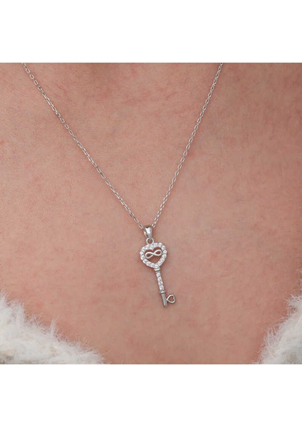 Gümüş Kalpli Sonsuzluk Anahtar Kadın Kolye modelleri