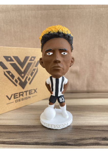 Gedson Fernandes Bêşiktẩş 3D Futbolcu Taraftar Biblo Figür Erkek Hediyelik Oyuncak Siyah Beyaz Kartal Erkek Sevgiliye Hediye Doğum Günü Hediyesi Dekorasyon Masa Süsü , Kişiye Özel Hediye