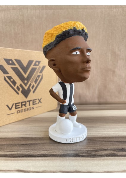 Gedson Fernandes Bêşiktẩş 3D Futbolcu Taraftar Biblo Figür Erkek Hediyelik Oyuncak Siyah Beyaz Kartal Erkek Sevgiliye Hediye Doğum Günü Hediyesi Dekorasyon Masa Süsü , Kişiye Özel Hediye fırsatları