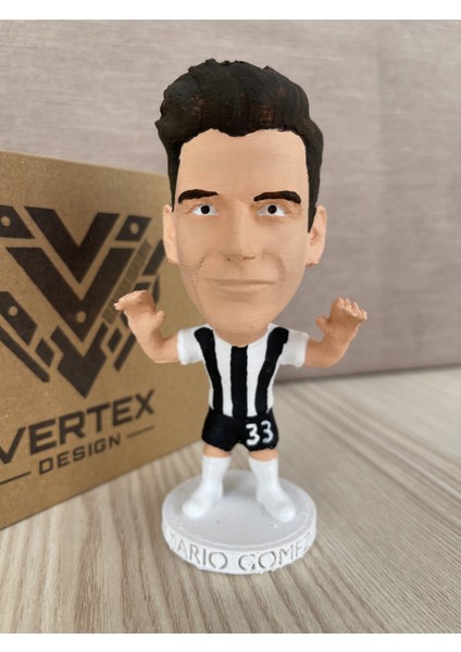 Mario Gomez Bêşiktẩş 3D Futbolcu Taraftar Biblo Figür Erkek Hediyelik Oyuncak Siyah Beyaz Kartal Erkek Sevgiliye Hediye Doğum Günü Hediyesi Dekorasyon Masa Süsü , Kişiye Özel Hediye