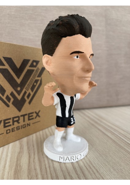 Mario Gomez Bêşiktẩş 3D Futbolcu Taraftar Biblo Figür Erkek Hediyelik Oyuncak Siyah Beyaz Kartal Erkek Sevgiliye Hediye Doğum Günü Hediyesi Dekorasyon Masa Süsü , Kişiye Özel Hediye fırsatları