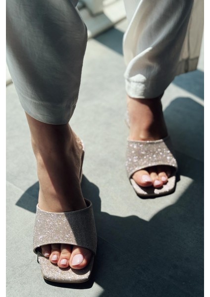 Vesso Tekstil Gold Kalın Topuklu Terlik