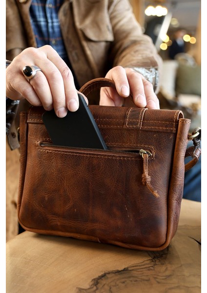 Kahverengi Küçük Postacı Çantası, Şık ve Kullanışlı Taşımalık fırsatları