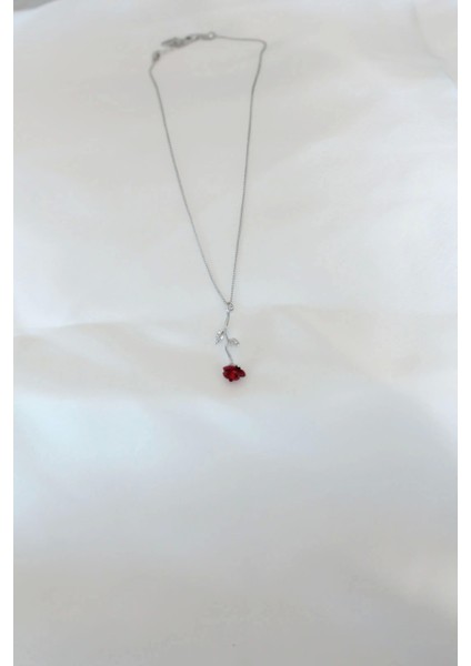 Gümüş Kaplama Kırmızı Gül Figürlü Kadın Kolye fiyatları