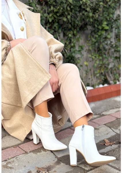 Bernishoes Loora Beyaz Rugan Desenli Topuklu Bot