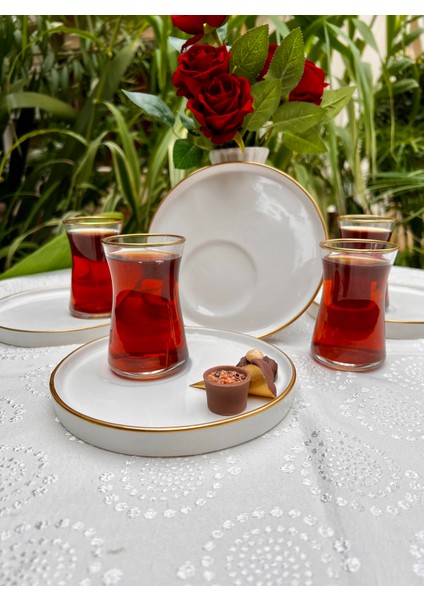 Altın Yaldızlı 6’lı Çay Bardağı ve Seramik Tabak Seti