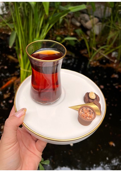 Altın Yaldızlı 6’lı Çay Bardağı ve Seramik Tabak Seti fiyatları