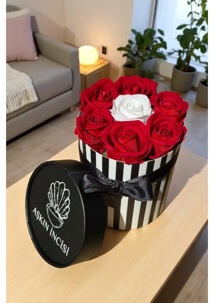 Sevgiliye Özel Hediye Gül Kutu Kırmızı Beyaz Hediyelik Çiçek Doğum Günü Sepeti Kız Arkadaşa Sevgili