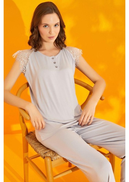 Kolu Dantel Detaylı Pijama Takımı