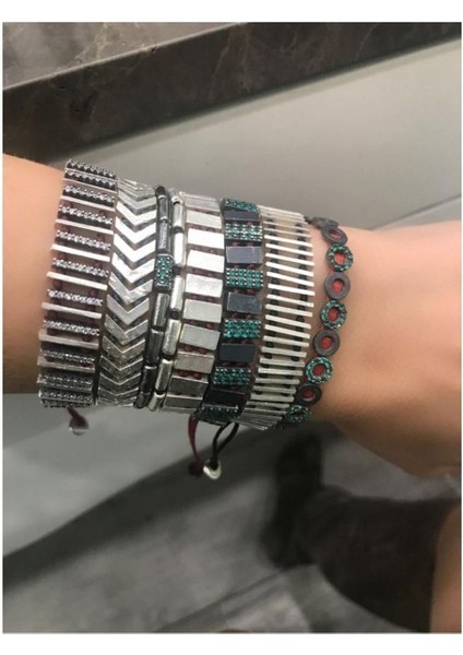 Parlak Taşlı Mini Yuvarlak Bileklik, Şık ve Hafif Takı modelleri