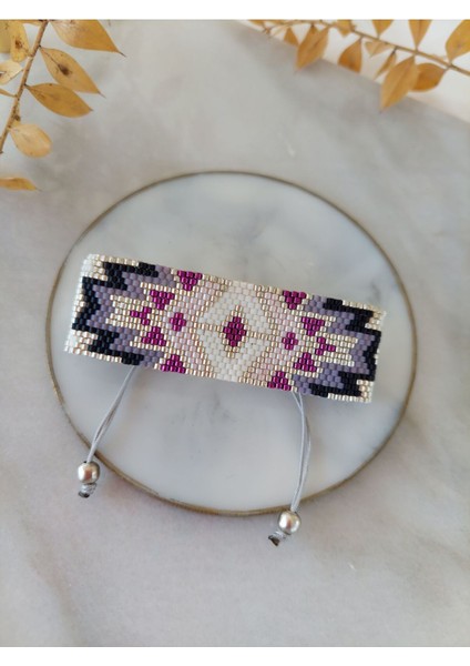 Mor ve Gümüş Tonlarında El Yapımı Boncuklu Zarif Bileklik modelleri
