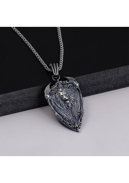 Kalkan Motifli Aslan Başı Gümüş Erkek Kolye