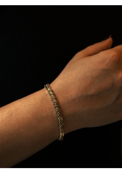 Taş Detaylı Kılçık Desenli Şık Altın Rengi Bileklik fiyatları