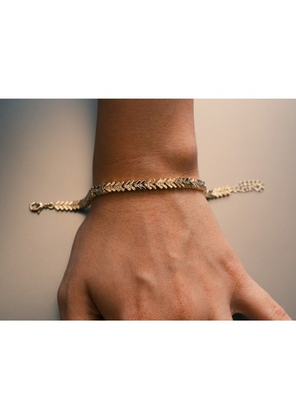 Taş Detaylı Kılçık Desenli Şık Altın Rengi Bileklik modelleri