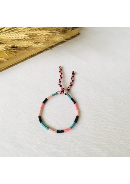 Renkli ve Ayarlanabilir El Yapımı Şans Ipi Bileklik, Şık ve Özgün Tasarım.
