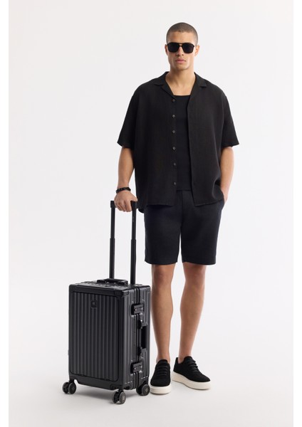 Erkek Siyah Oversize Fit Apaj Yaka %100 Keten Kısa Kol Rahat Kesim Gömlek A51y2209