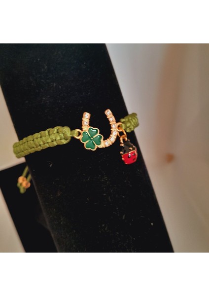 Yeşil Nal Makrome Bileklik, Şans Getirici, El Yapımı, Şık ve Renkli Takı fiyatları