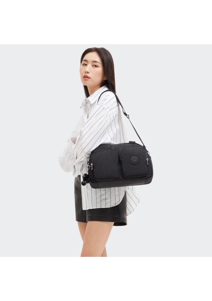 Şık ve Rahat Siyah Ürün, Tarzınıza Zarafet Katacak Seçenek