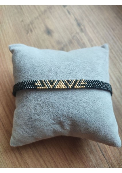 Siyah ve Altın Renkli Miyuki Bileklik Şık ve Zarif Tasarım