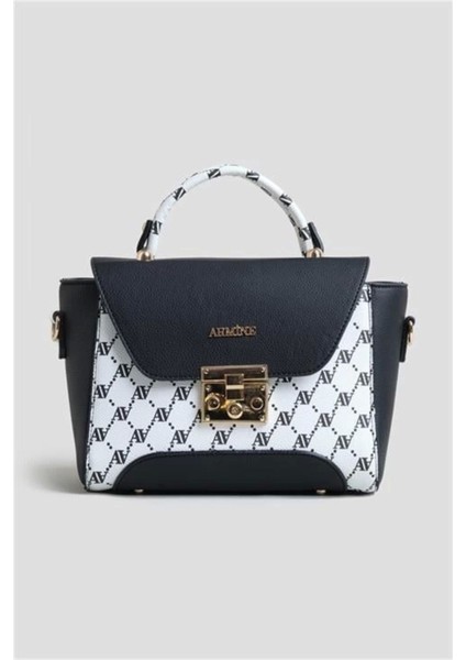 Şık ve Hafif Beyaz Çanta, Günlük Kullanım Için Ideal Seçenek