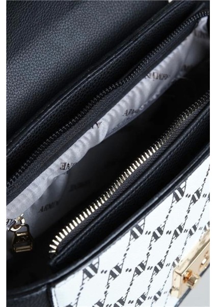 Şık ve Hafif Beyaz Çanta, Günlük Kullanım Için Ideal Seçenek modelleri