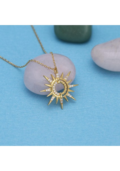 Zirkon Taşlı Altın Kaplam Güneş Gümüş Kolye