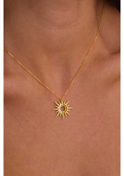 Zirkon Taşlı Altın Kaplam Güneş Gümüş Kolye