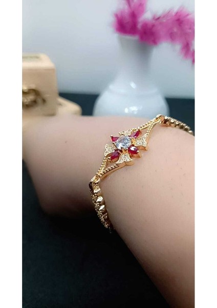 Parlak Yakut Taşlı Şık Bileklik, Zarif ve Özgün Tasarım.