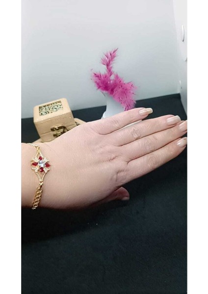 Parlak Yakut Taşlı Şık Bileklik, Zarif ve Özgün Tasarım. fiyatları