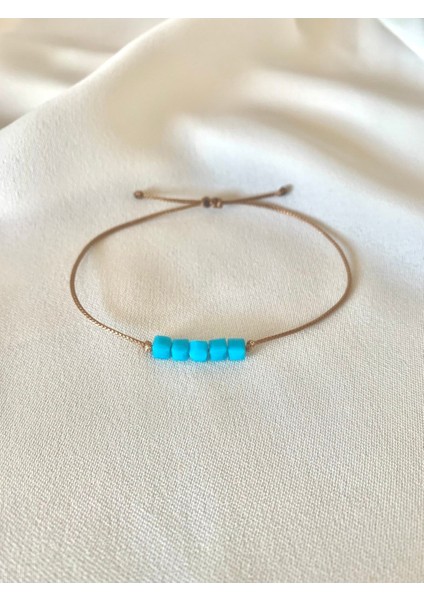 Mavi ve Kahverengi Ip Bileklik, Şık ve Rahat Takı Seçeneği