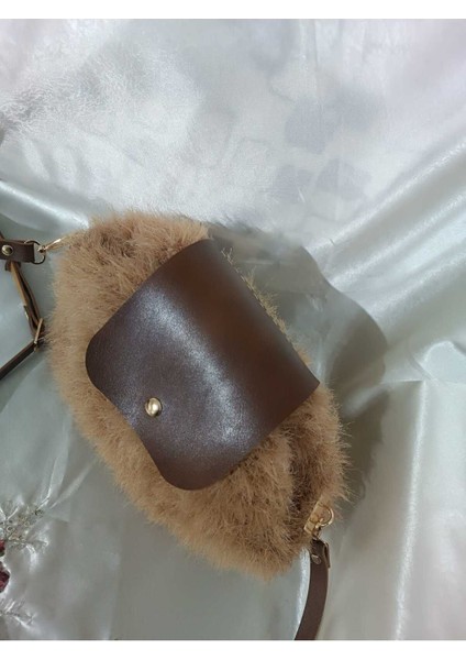 Bej Şık ve Hafif Günlük Kullanıma Uygun Taşınabilir Çanta indirimleri