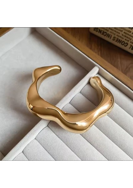 Şık Kalın Altın Vintage Bileklik, Parlak ve Zarif Takı Tasarımı