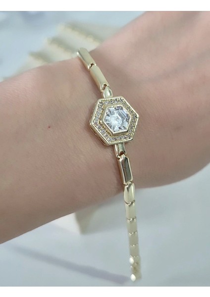 Şık Taşlı Altın Bileklik, Zarif ve Parlak Takı Seçeneği