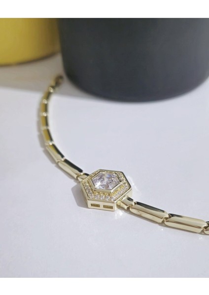 Şık Taşlı Altın Bileklik, Zarif ve Parlak Takı Seçeneği