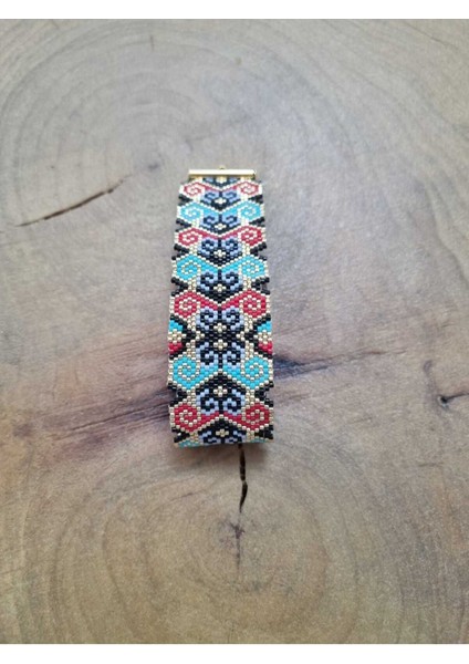 Renkli ve Şık Bir Bileklik, Günlük Kullanım Için Ideal Aksesuar fiyatları