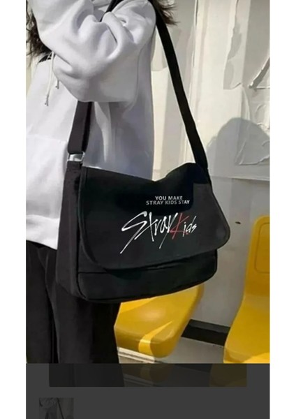 Stray Kids Baskılı Unisex Postacı Çanta, Siyah, Şık ve Kullanışlı Tasarım