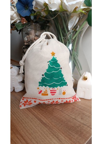 Yılbaşı Temalı Çam Ağacı Desenli Büzgülü Hediye Çantası Bej modelleri