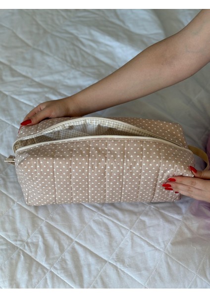 Kalp Desenli Bej Saç Şekillendirici Çantası 35x14x12 cm, Dyson Uyumlu XXL Makyaj ve Kozmetik Organizer, %100 Pamuklu, 30 Derecede Yıkanabilir, Seyahat ve Hediye İçin Ideal