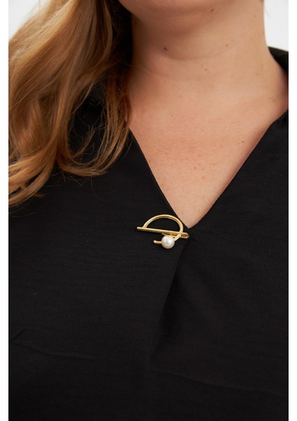 Yaka Broş Detaylı Yırtmaçlı Büyük Beden Elbise Siyah fiyatları