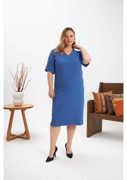 Yaka Detaylı Yırtmaçlı Büyük Beden Elbise Indigo