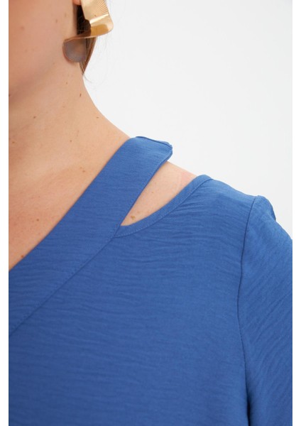 Yaka Detaylı Yırtmaçlı Büyük Beden Elbise Indigo fiyatları