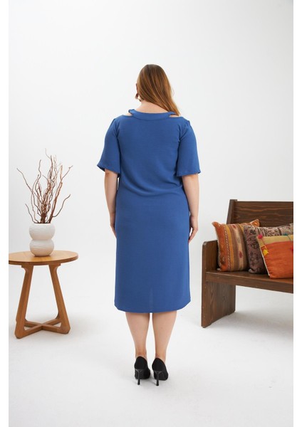 Yaka Detaylı Yırtmaçlı Büyük Beden Elbise Indigo indirimleri