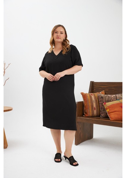Yaka Detaylı Yırtmaçlı Büyük Beden Elbise Siyah modelleri