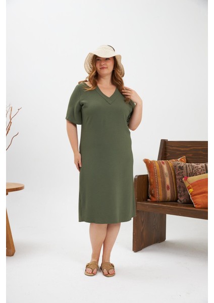 Yaka Detaylı Yırtmaçlı Büyük Beden Elbise Haki