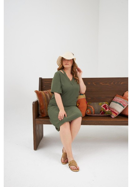 Yaka Detaylı Yırtmaçlı Büyük Beden Elbise Haki fırsatları