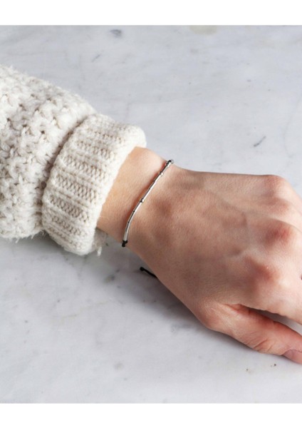 Şık Siyah Mors Alfabesi Bileklik, Zarif Takı Tasarımı