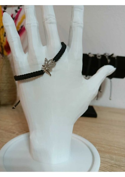 Siyah Makrome Bileklik, Şık ve Doğal Tasarım, El Yapımı Aksesuar. fiyatları