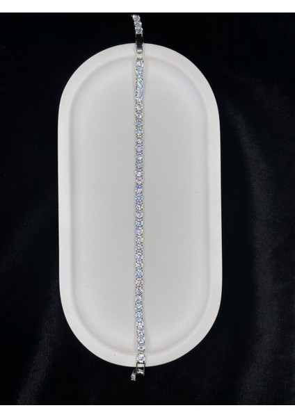 Gri Zirkon Taşlı Su Yolu Bileklik, Şıklık ve Zarafet Sunar.